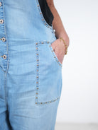 Jeans Latzhose mit Nieten