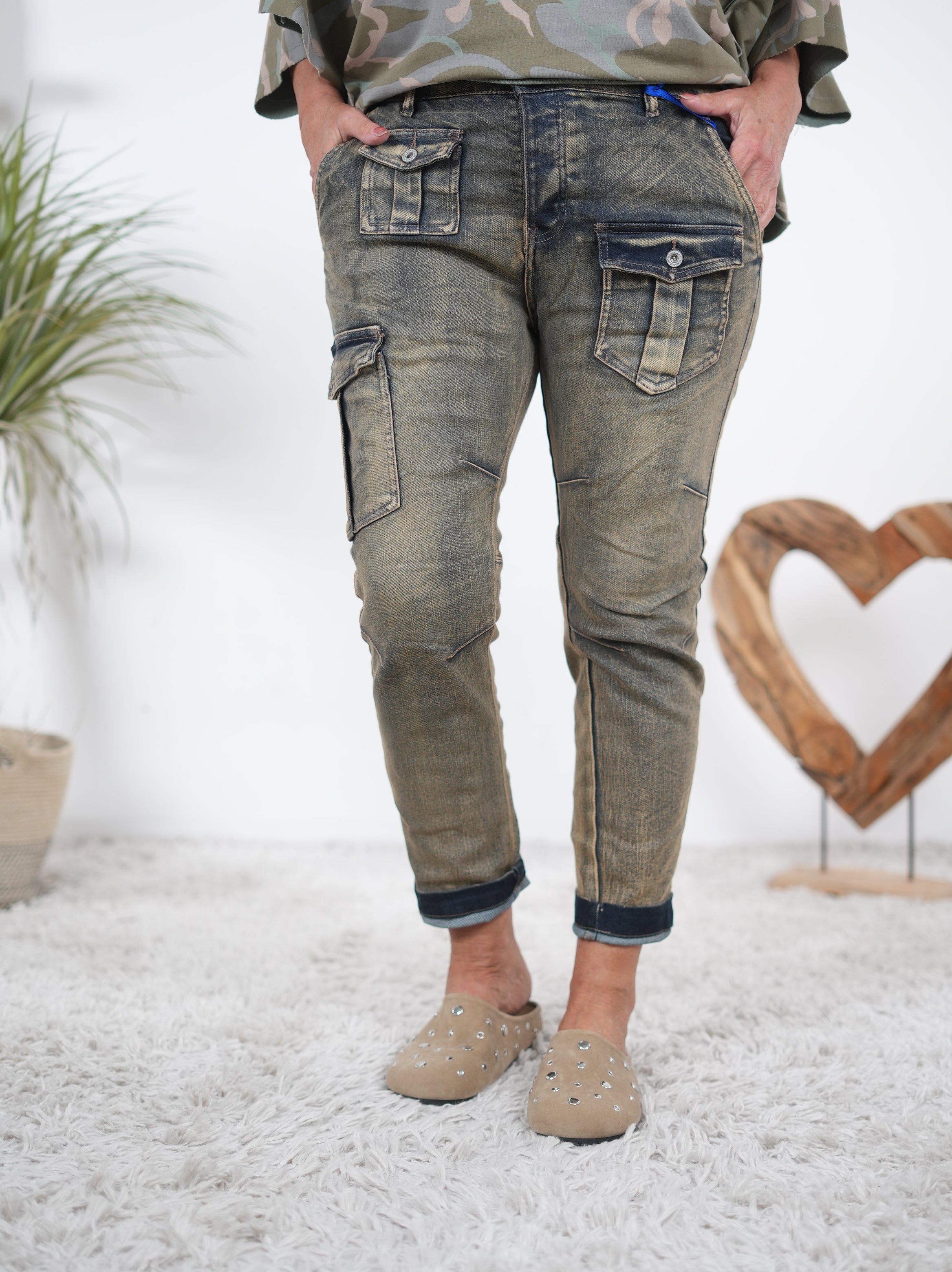 Jeans mit aufgesetzten Taschen
