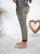 Jeans mit aufgesetzten Taschen