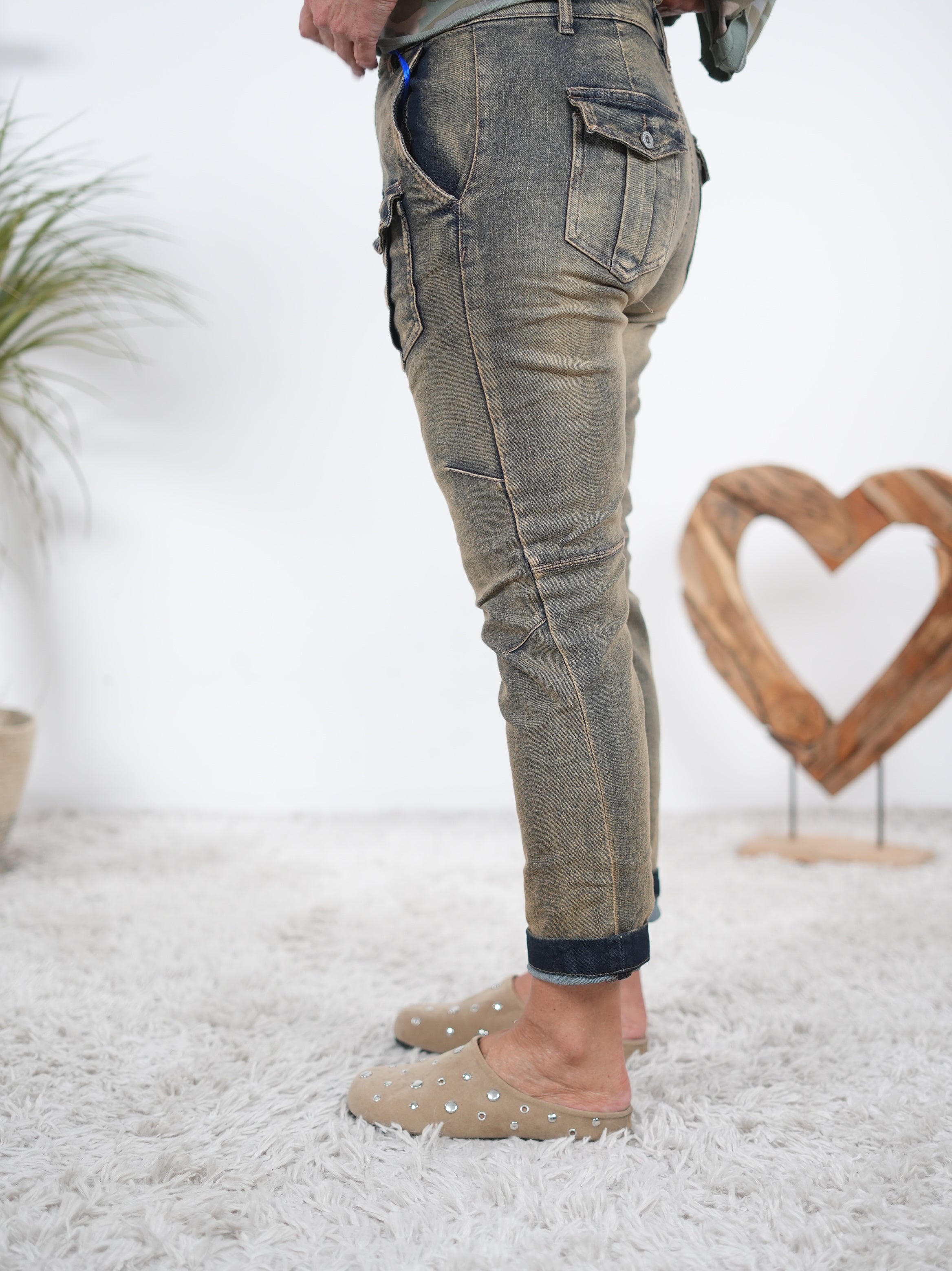Jeans mit aufgesetzten Taschen