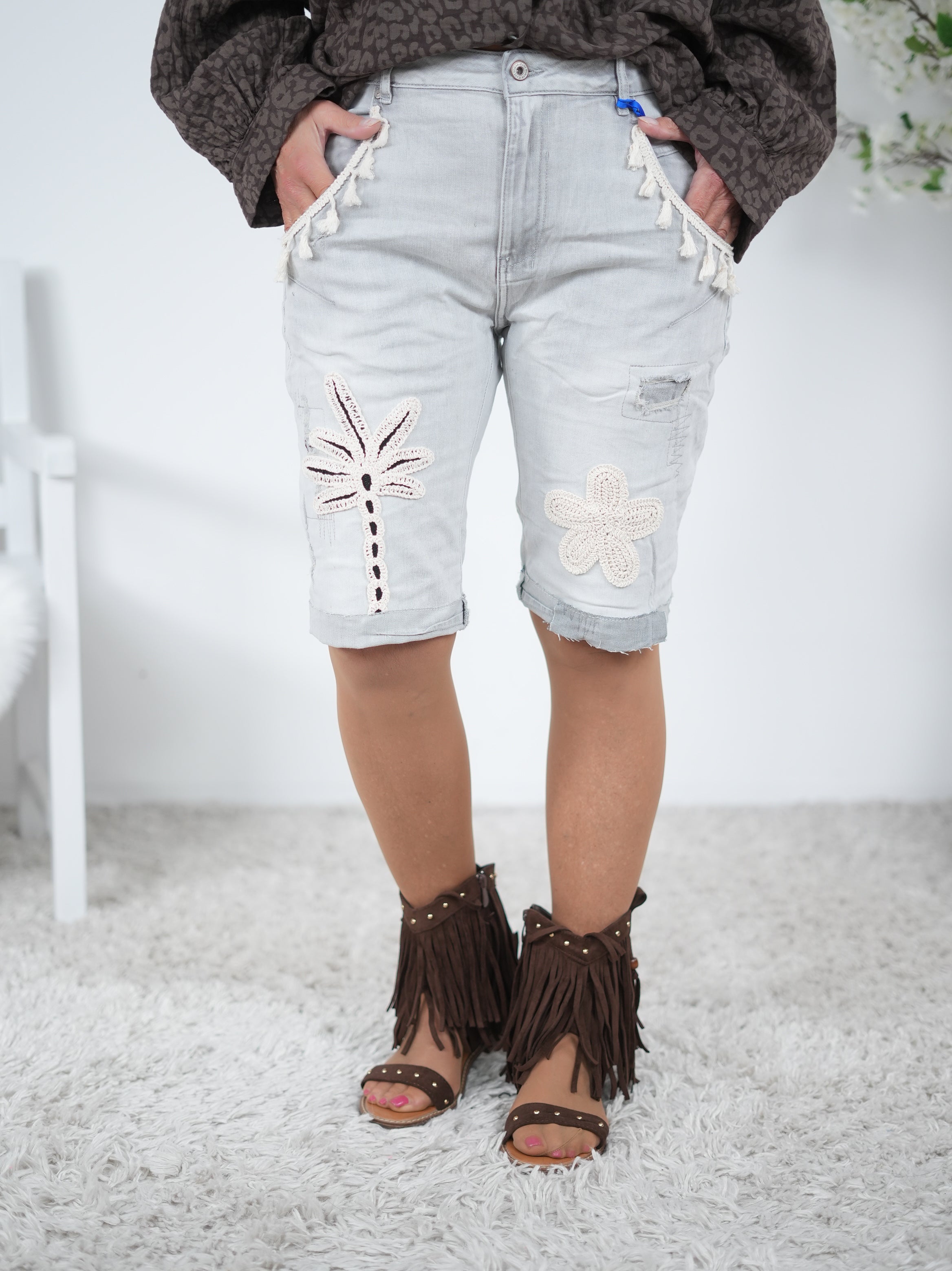 Jeans Short mit Palmen Patch Grau