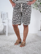 Joggy im Leo Look mit Nieten verziert Beige