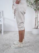 Kurze Baggy mit Schnürung