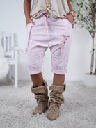 Kurze Baggy mit Schnürung