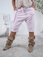 Kurze Baggy mit Schnürung Rosa