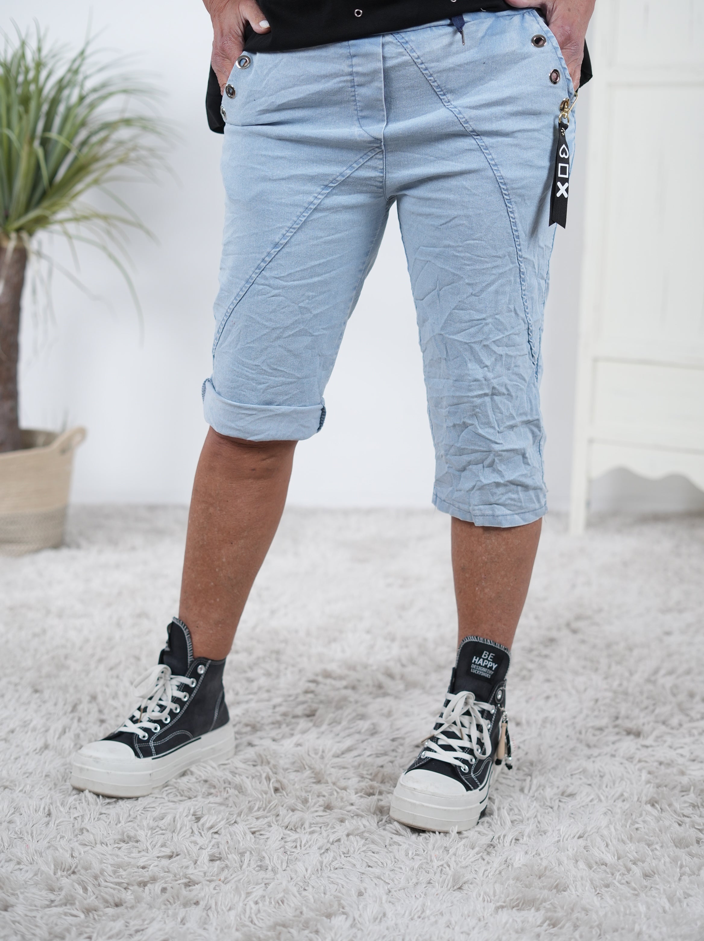 Kurze Joggy mit heller Waschung im Jeans Look