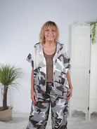 Lässige Jacke in Camouflage mit Netz Elementen