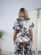 Lässige Jacke in Camouflage mit Netz Elementen