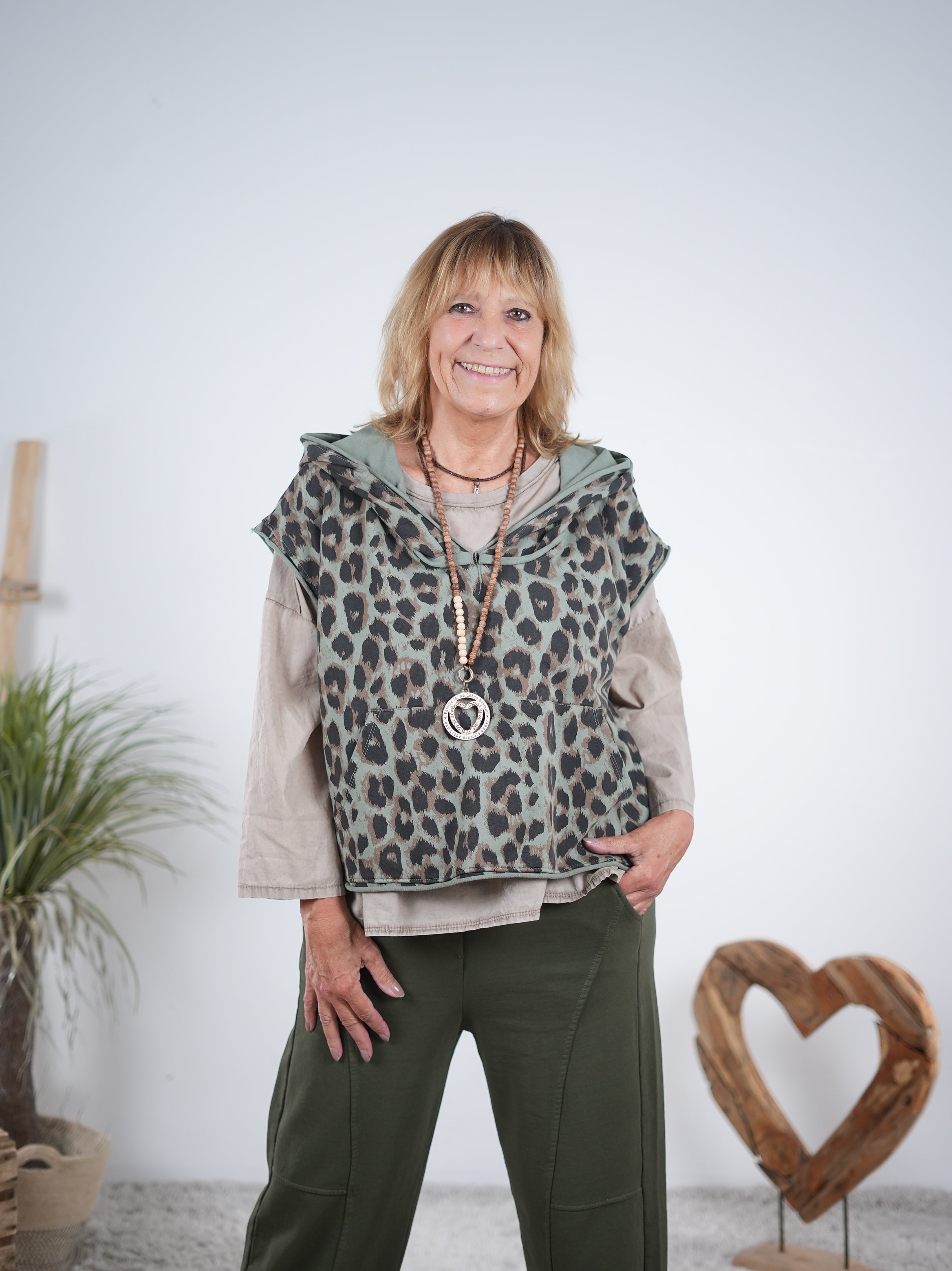 lässiger Baumwoll-Pullunder im Leo Look Olive