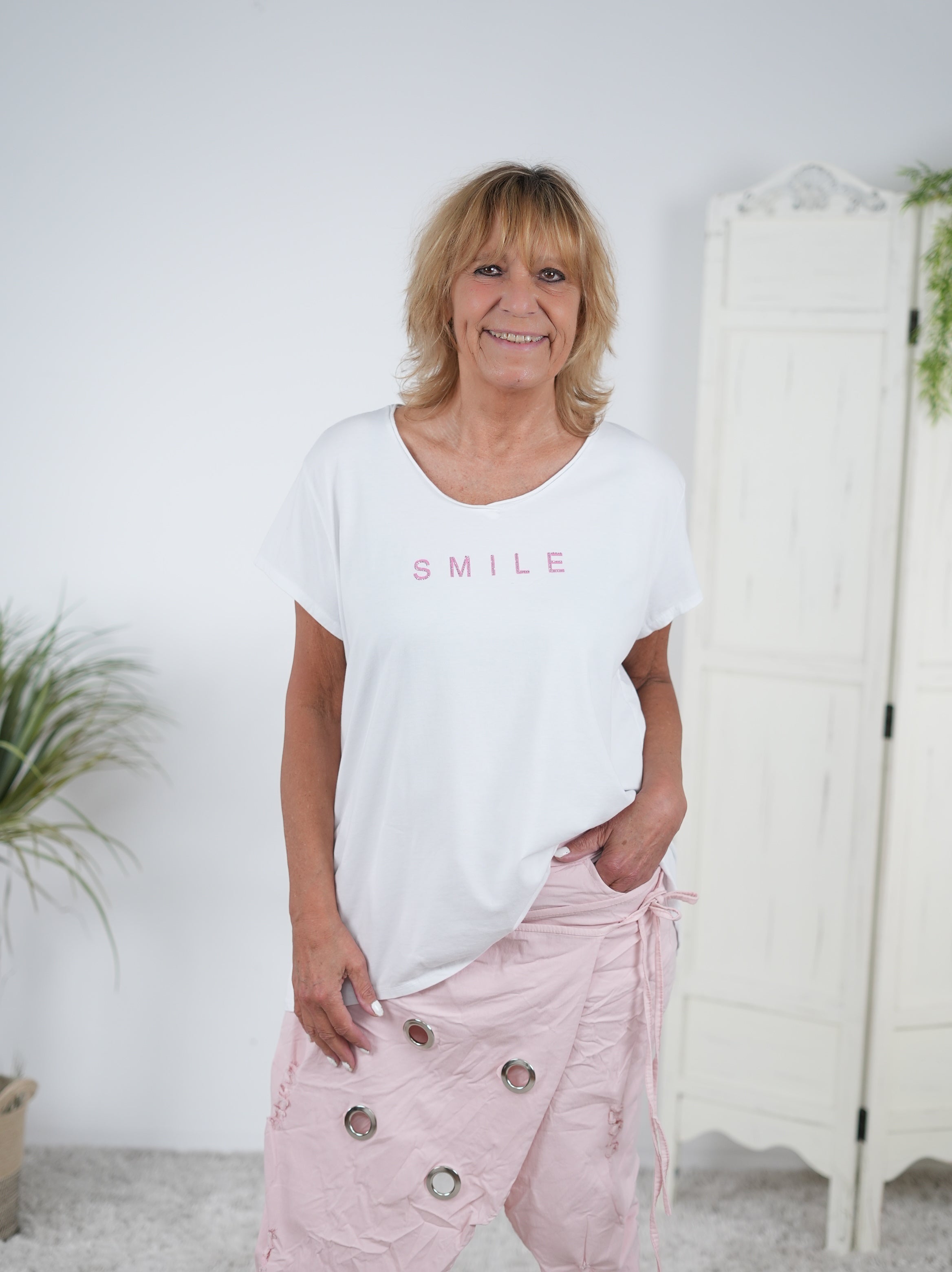 lässiges Shirt mit Smile Schriftzug in Strasssteinen Weiß