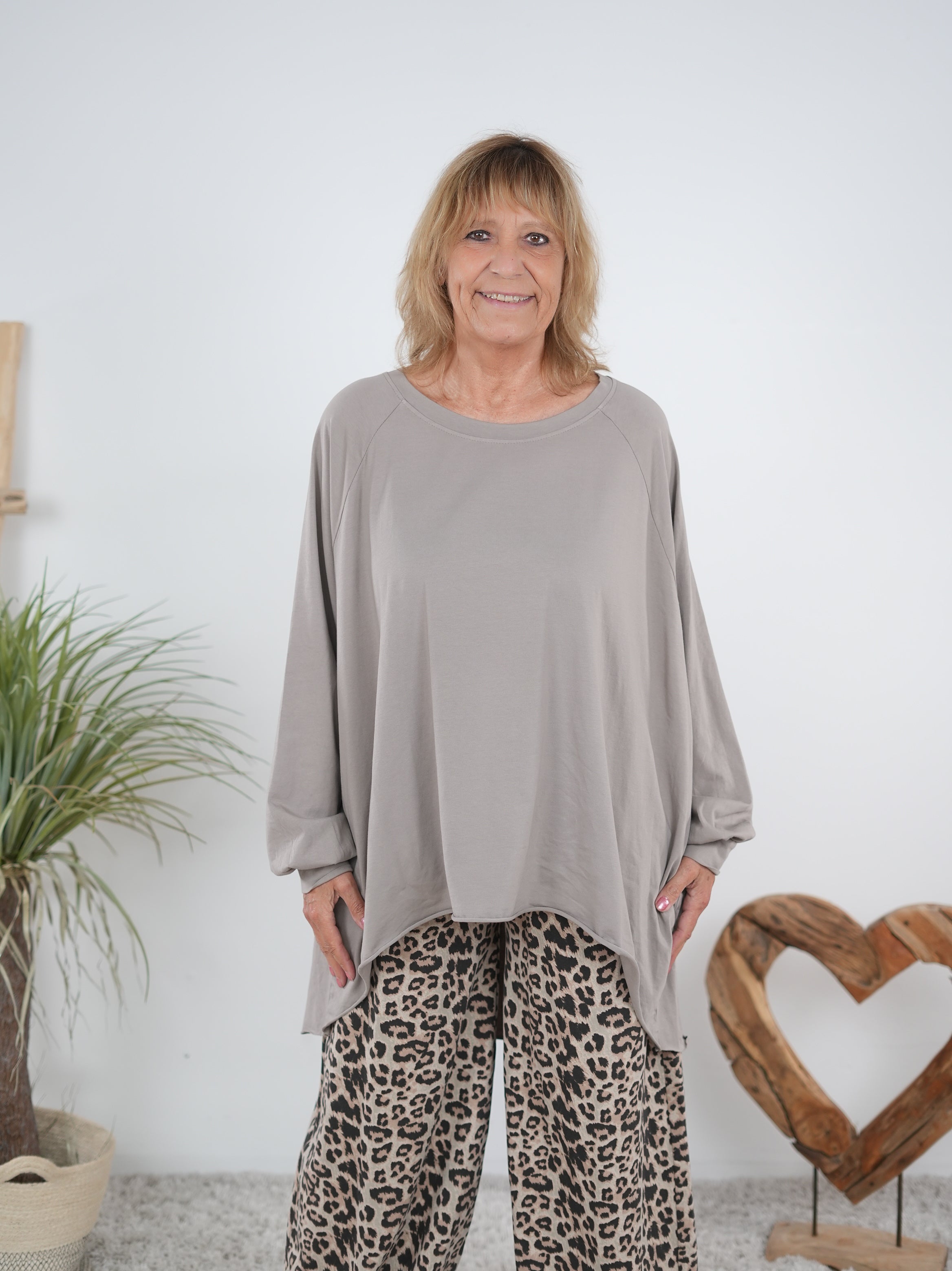 Langarm Shirt mit Ärmelbündchen im Vokuhila Schnitt