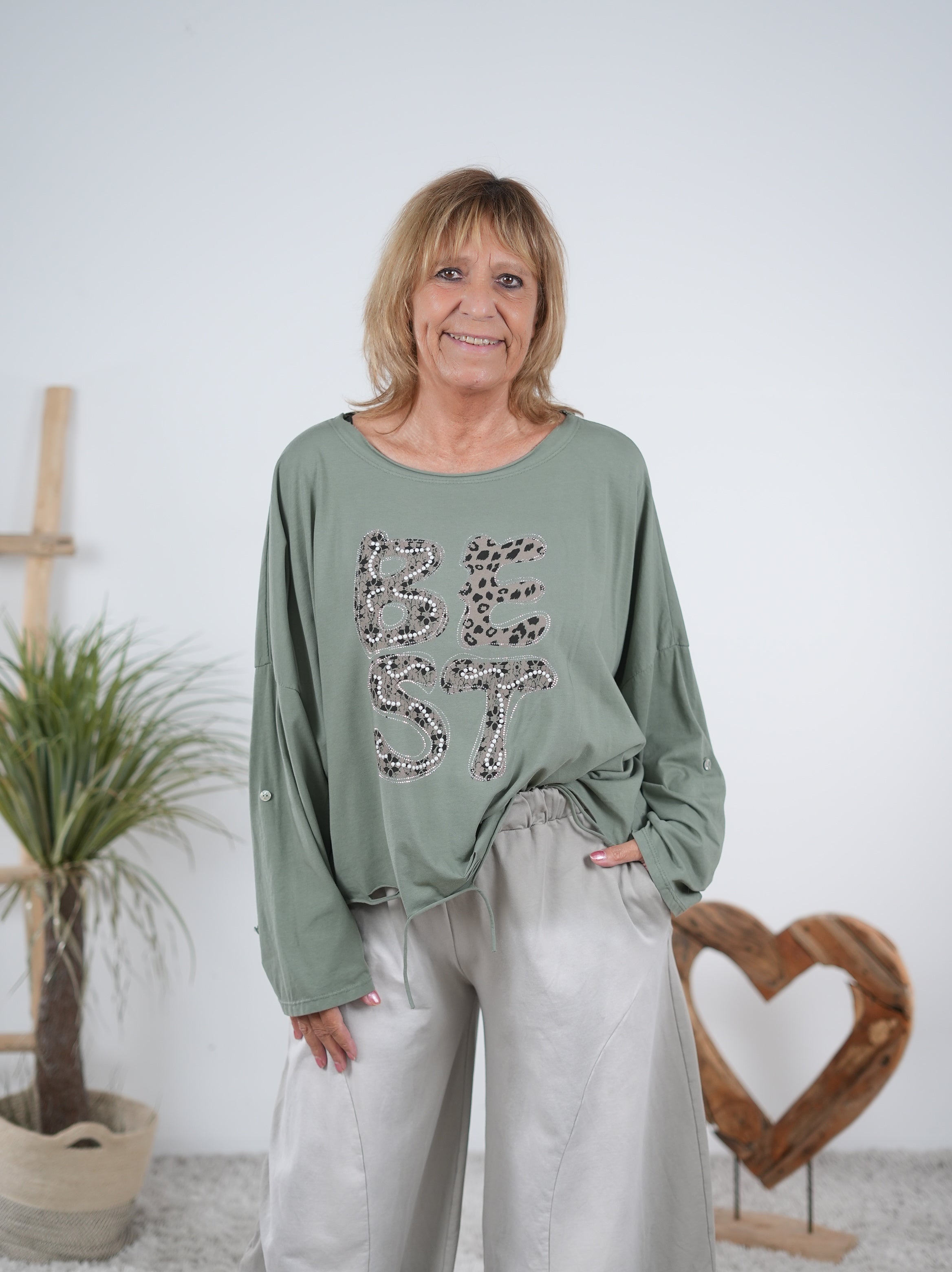 langarm Shirt mit Schriftzug und überschnittenem Arm