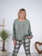 langarm Shirt mit Schriftzug und überschnittenem Arm Olive
