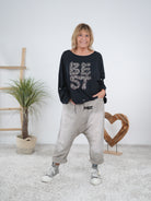 langarm Shirt mit Schriftzug und überschnittenem Arm