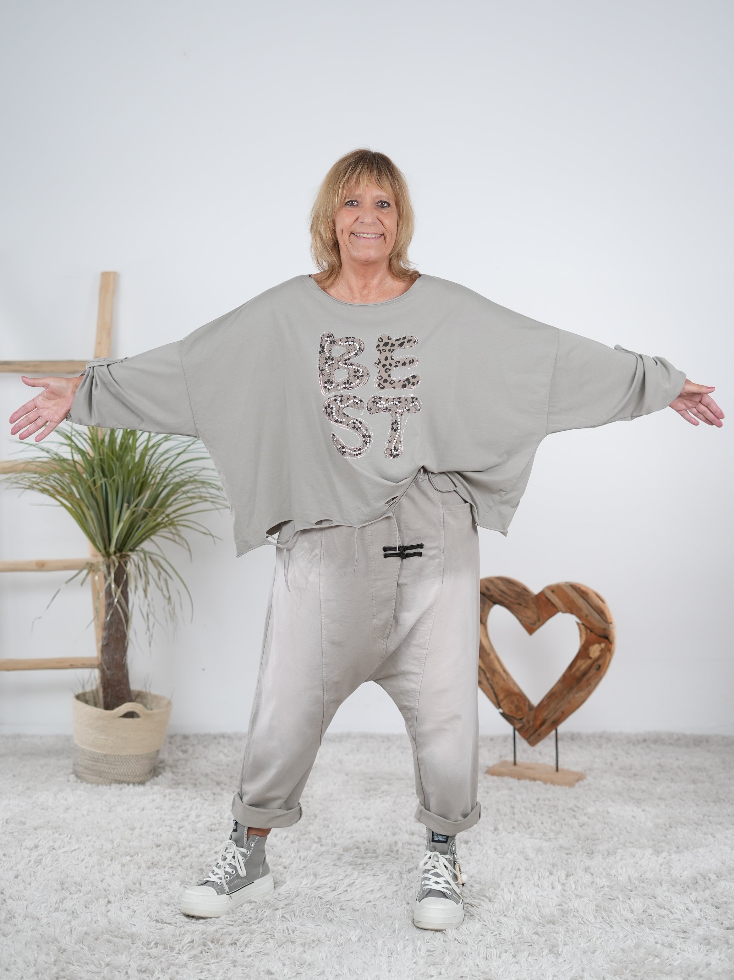 langarm Shirt mit Schriftzug und überschnittenem Arm