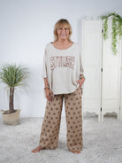 leichter oversize Poncho mit Schriftzug Beige