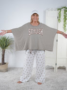 leichter oversize Poncho mit Schriftzug