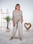 leichtes Blusen Shirt mit kleinem Patch Taupe