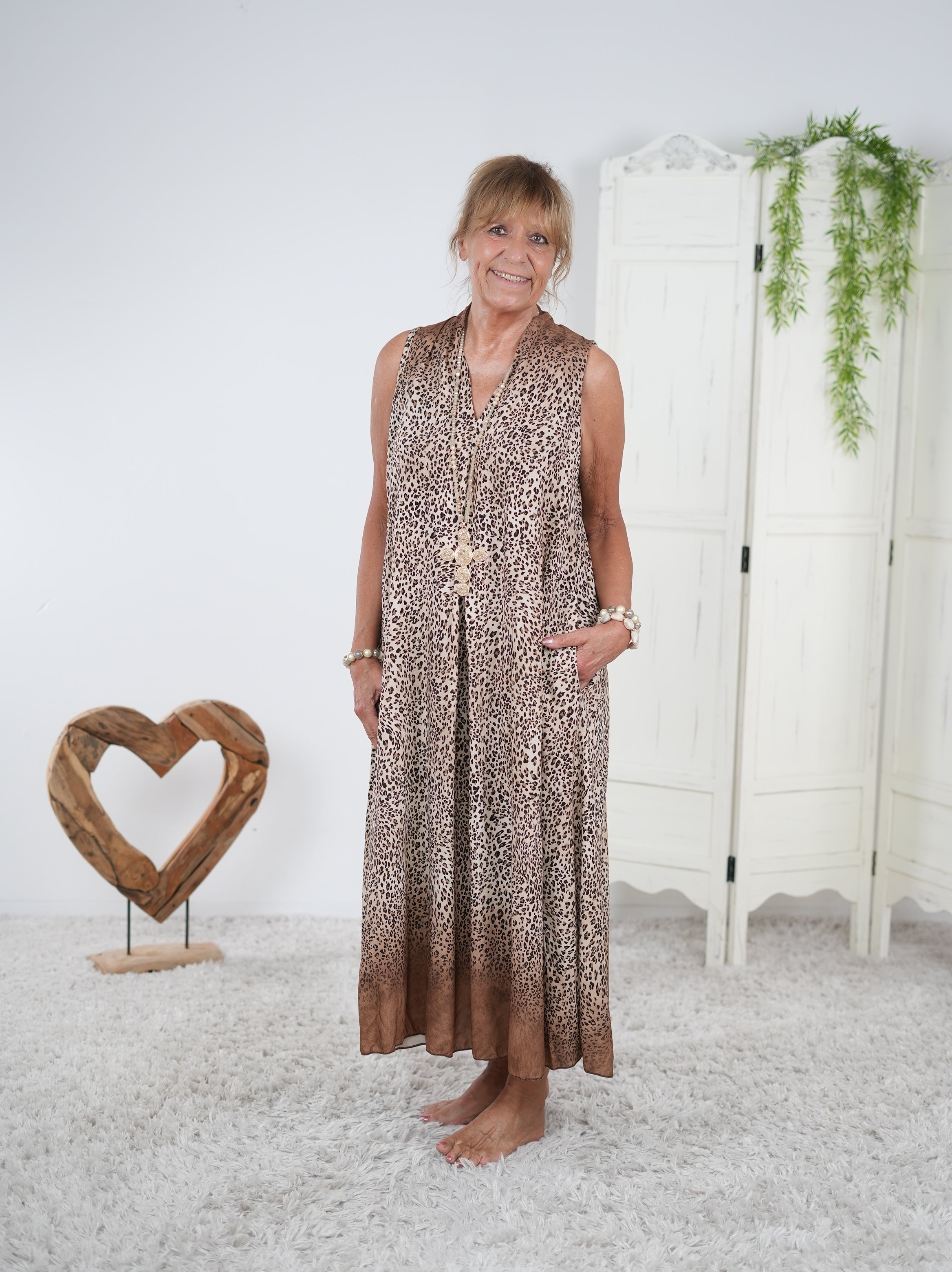 leichtes Kleid im Leo Look mit V-Ausschnitt