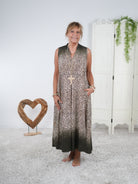 leichtes Kleid im Leo Look mit V-Ausschnitt Olive