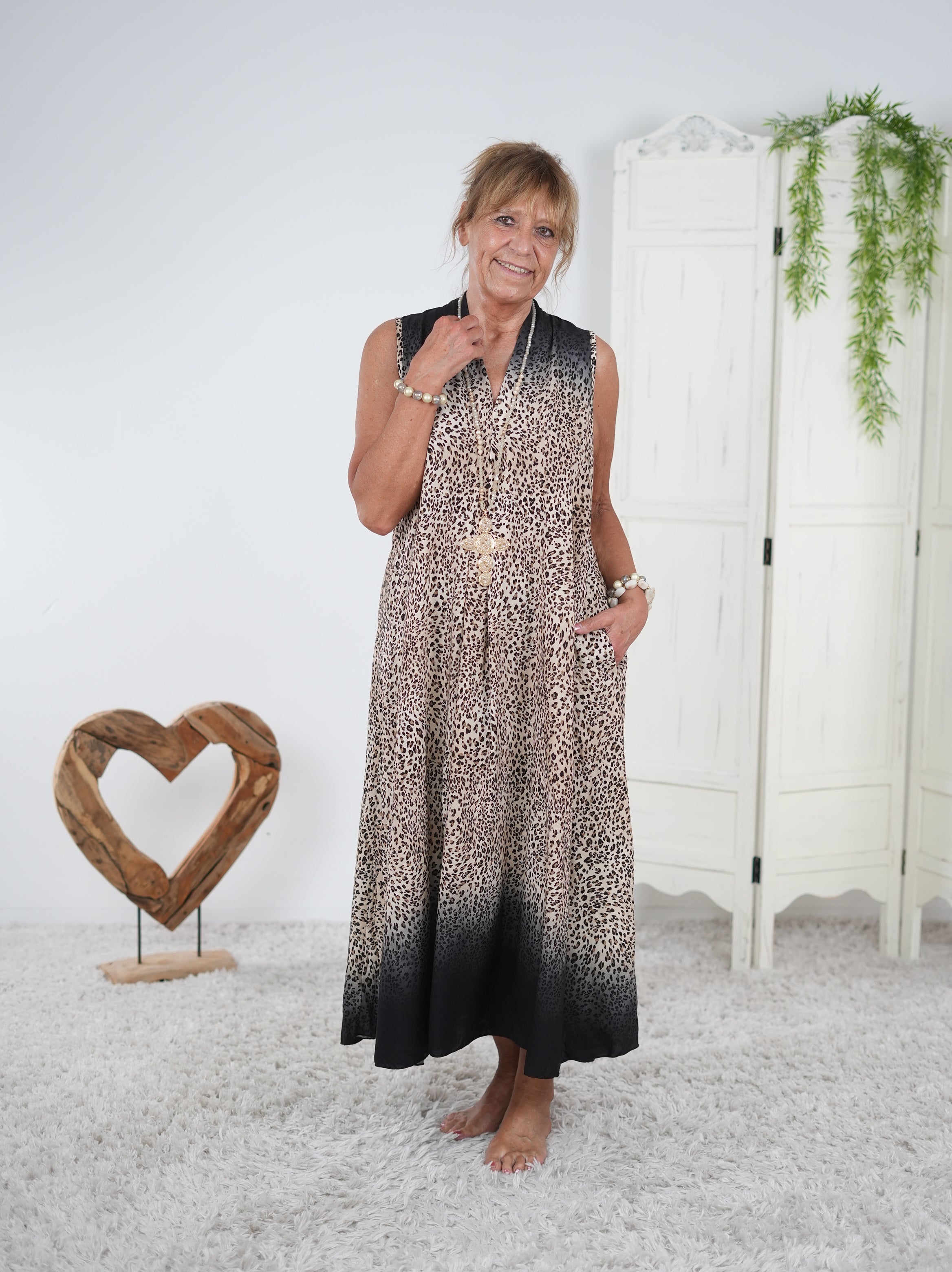 leichtes Kleid im Leo Look mit V-Ausschnitt Schwarz