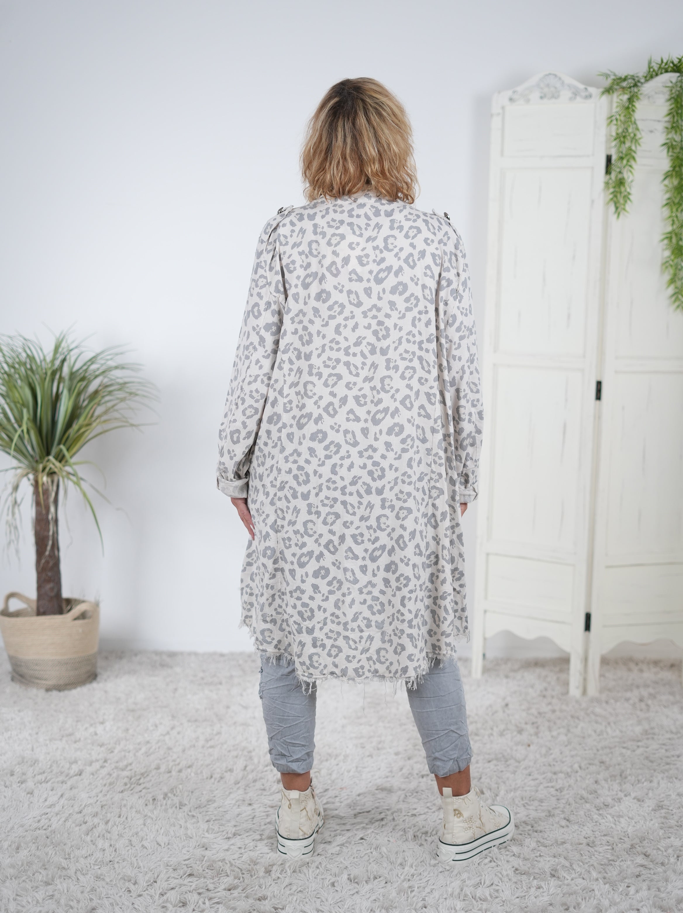 Leinen Cardigan im Leo Look