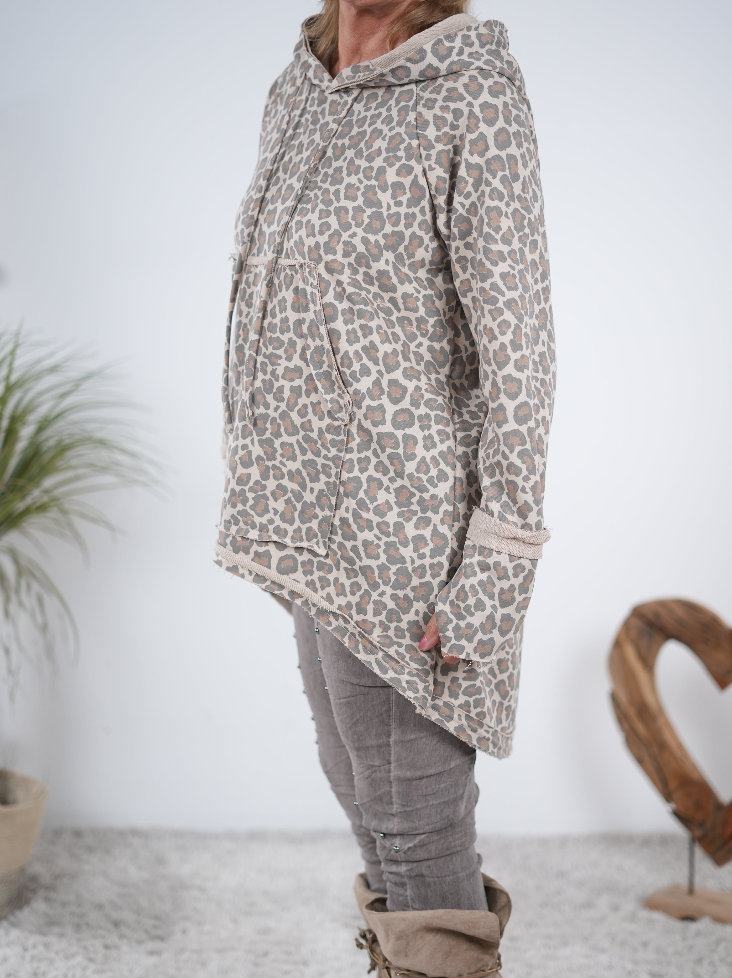 Longhoody im Leo Look