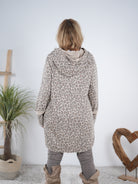 Longhoody im Leo Look