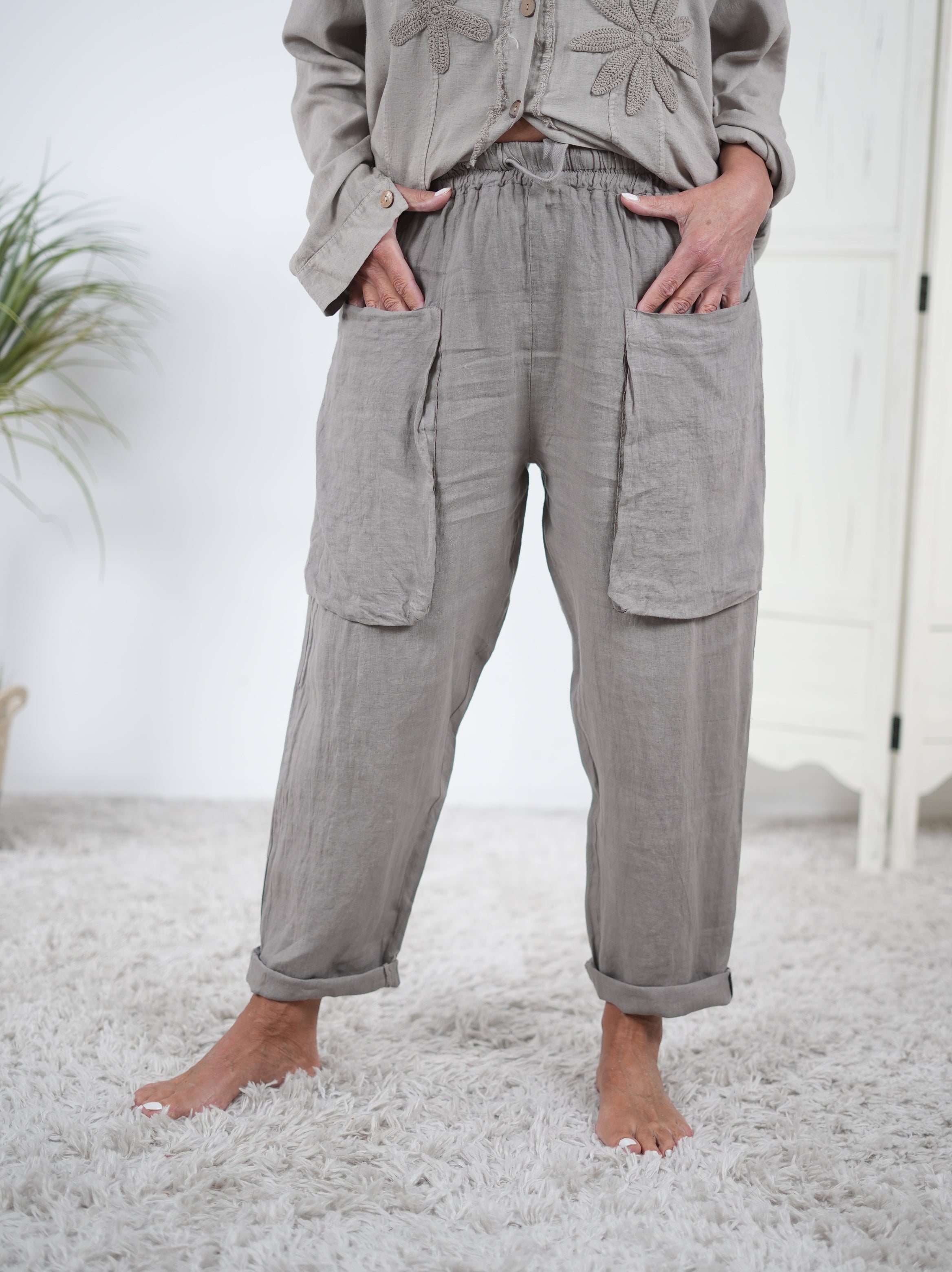 Luftige Leinen Baggy mit großen Eingriffstaschen Taupe