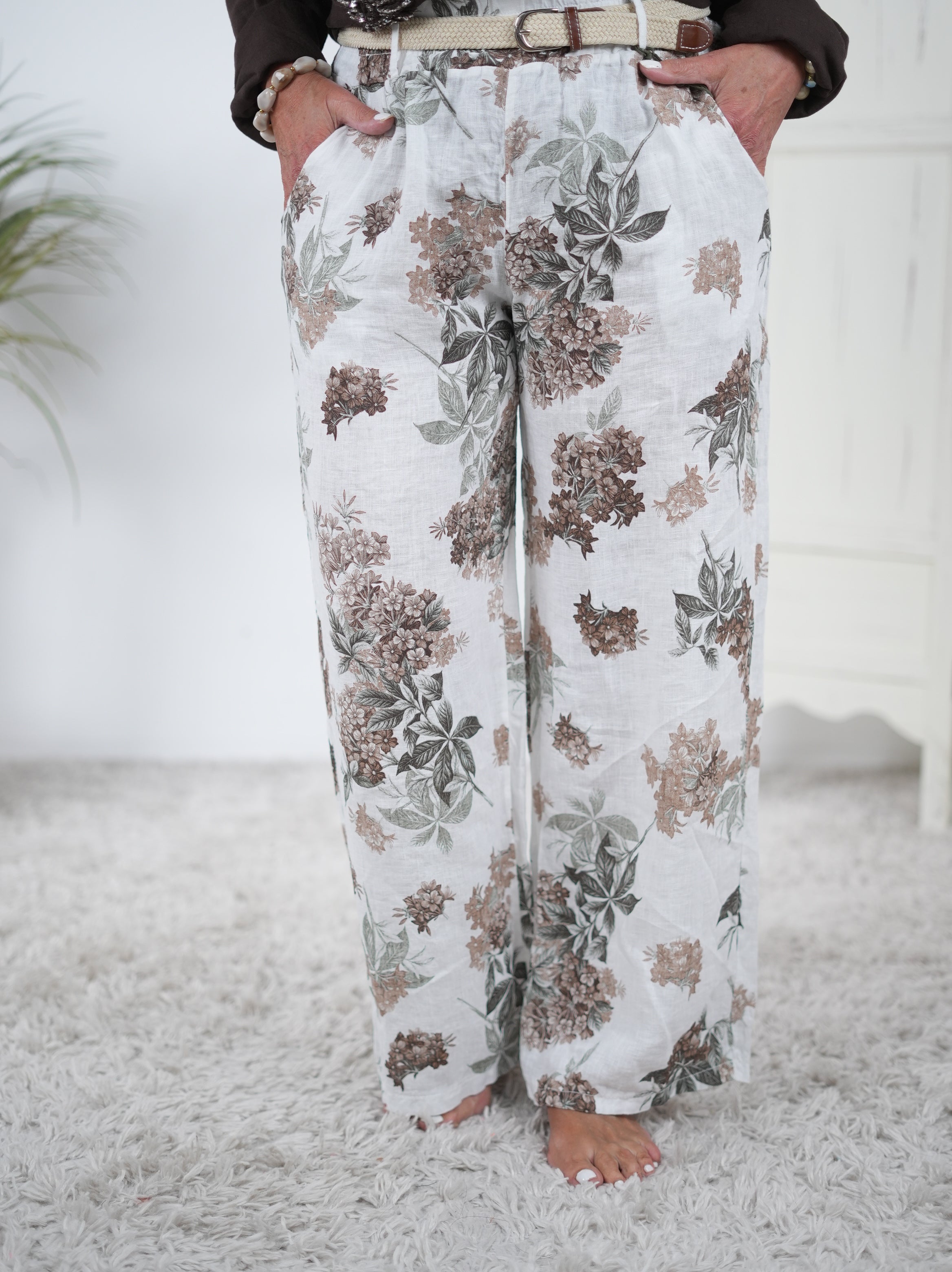 Luftige Leinen Marlene Hose mit Blumen Motiv Weiß