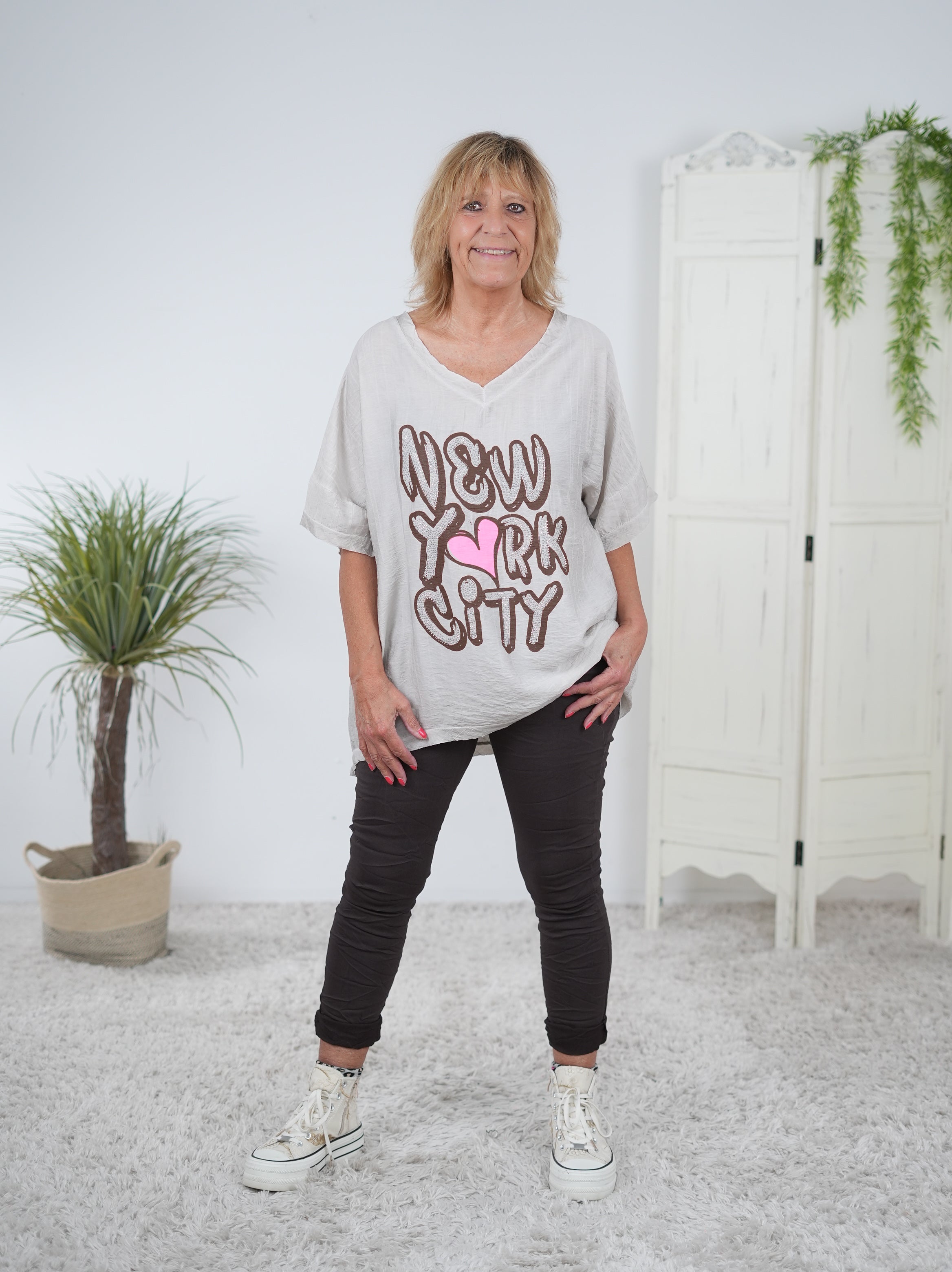 luftiges Blusenshirt mit auffälligem Schriftzug Sand