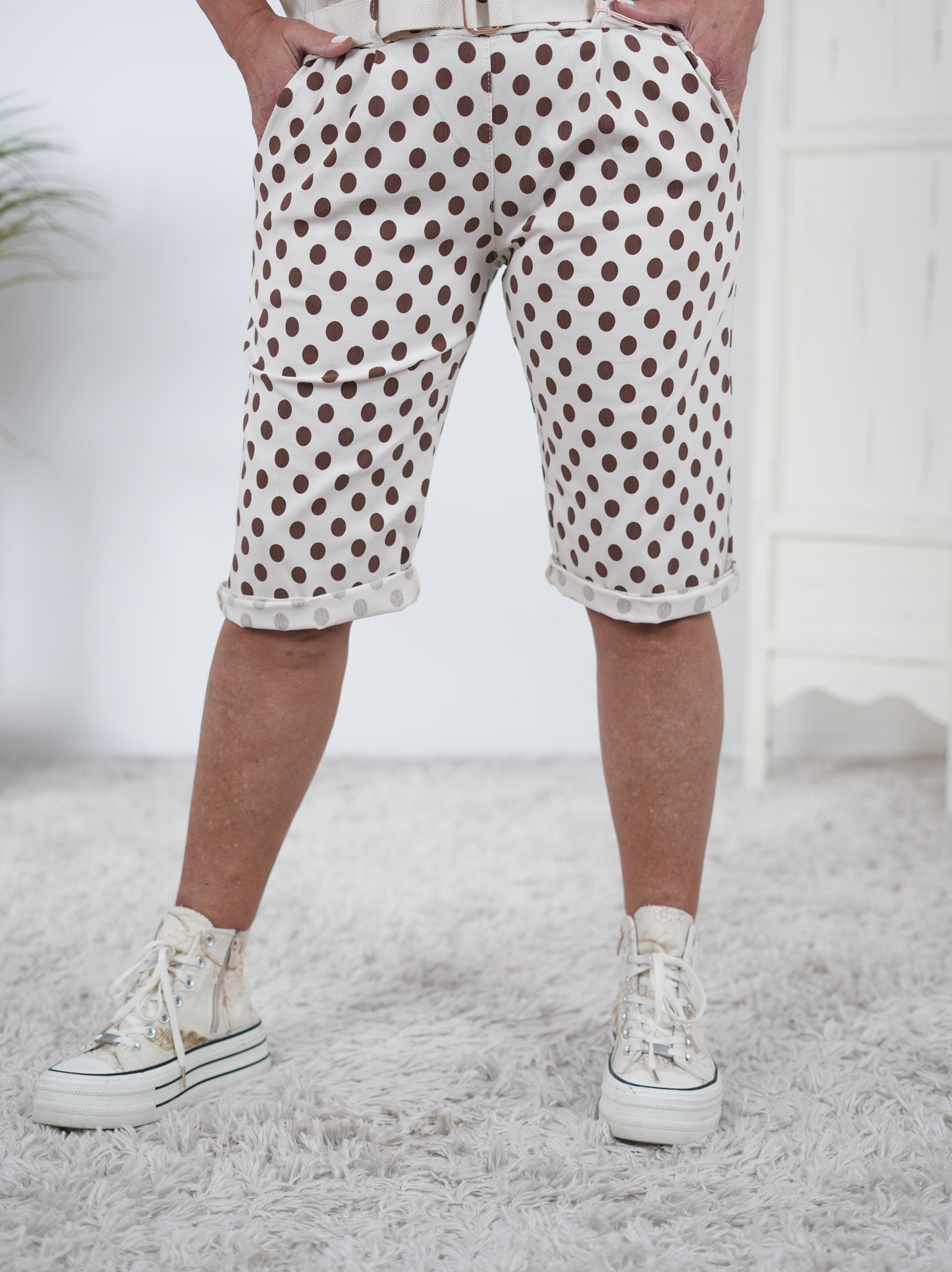 Niedliche Short im Dot Design Beige