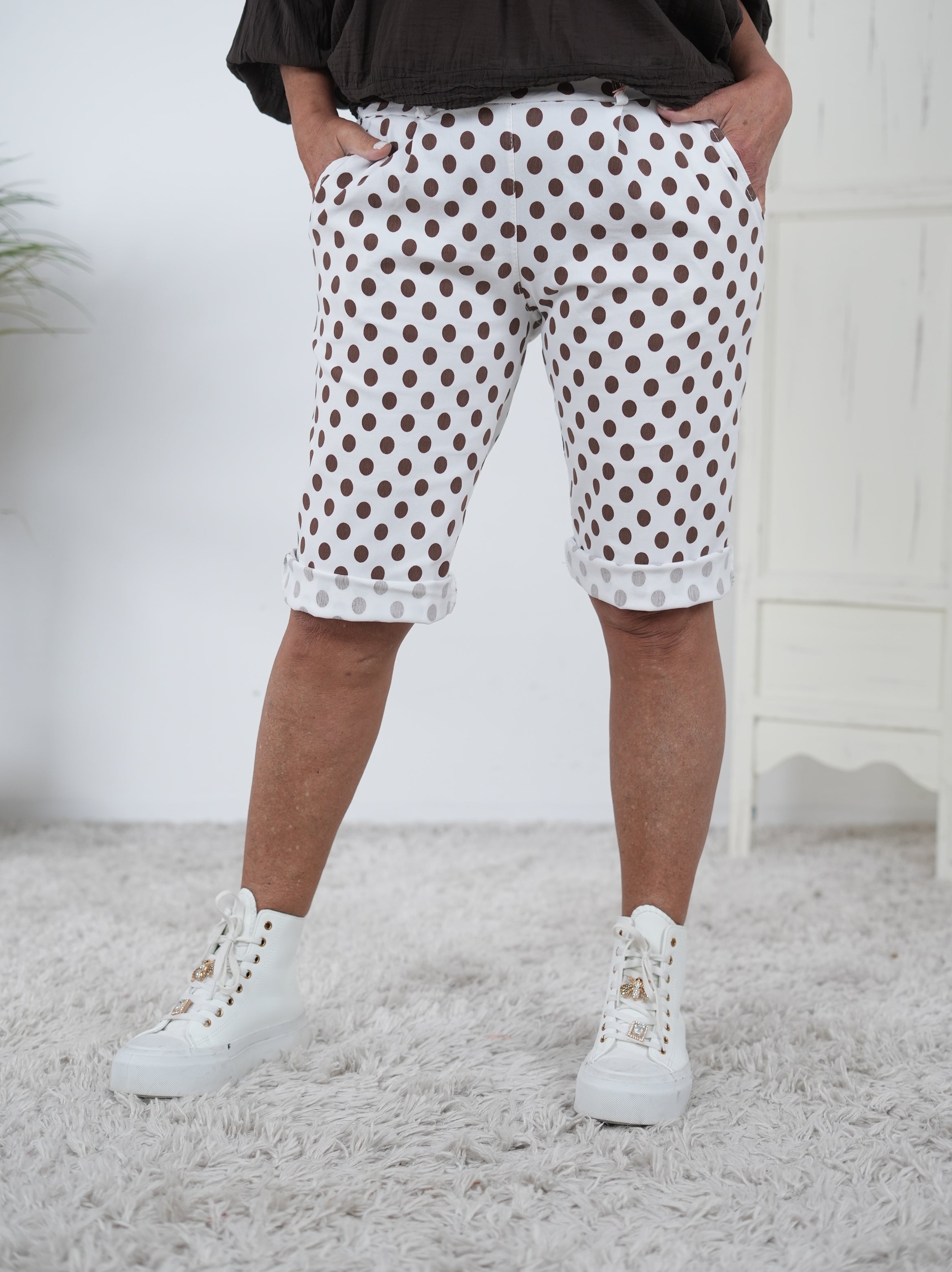 Niedliche Short im Dot Design Weiß