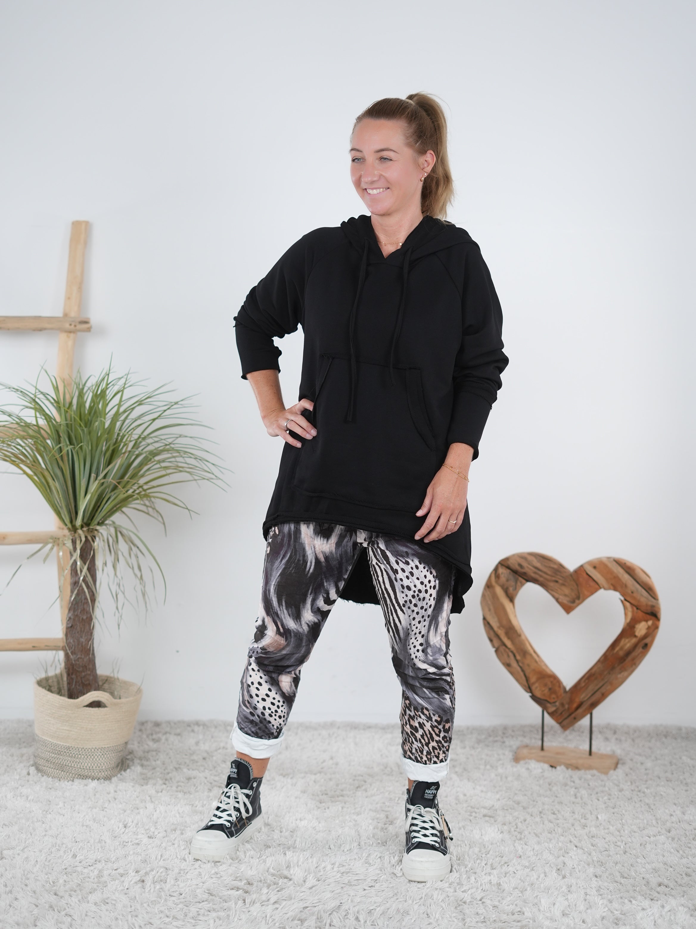 Oversize Longhoody mit Känguru Tasche Schwarz