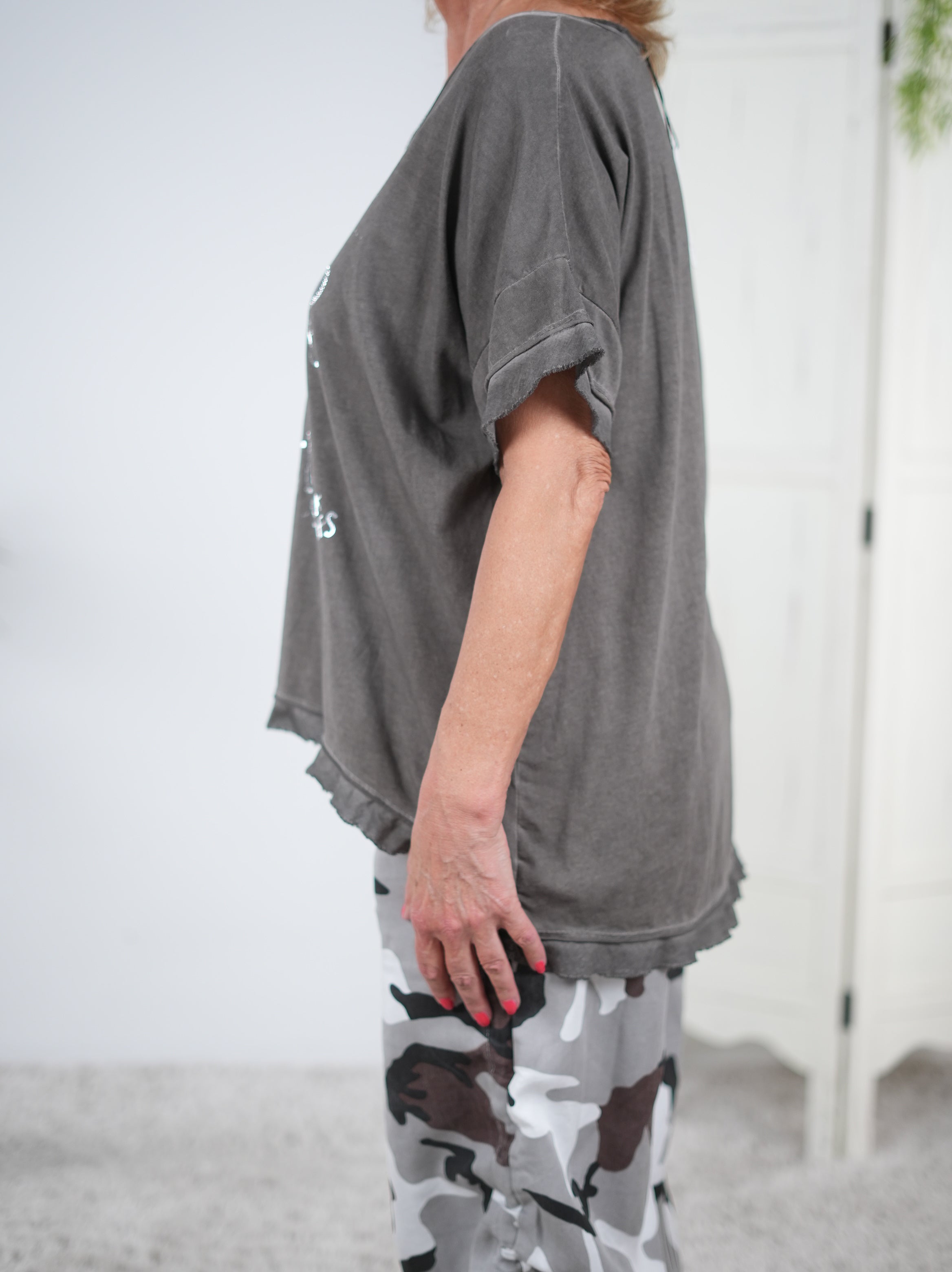 Oversize Shirt im Vokuhila Schnitt mit Schriftzug