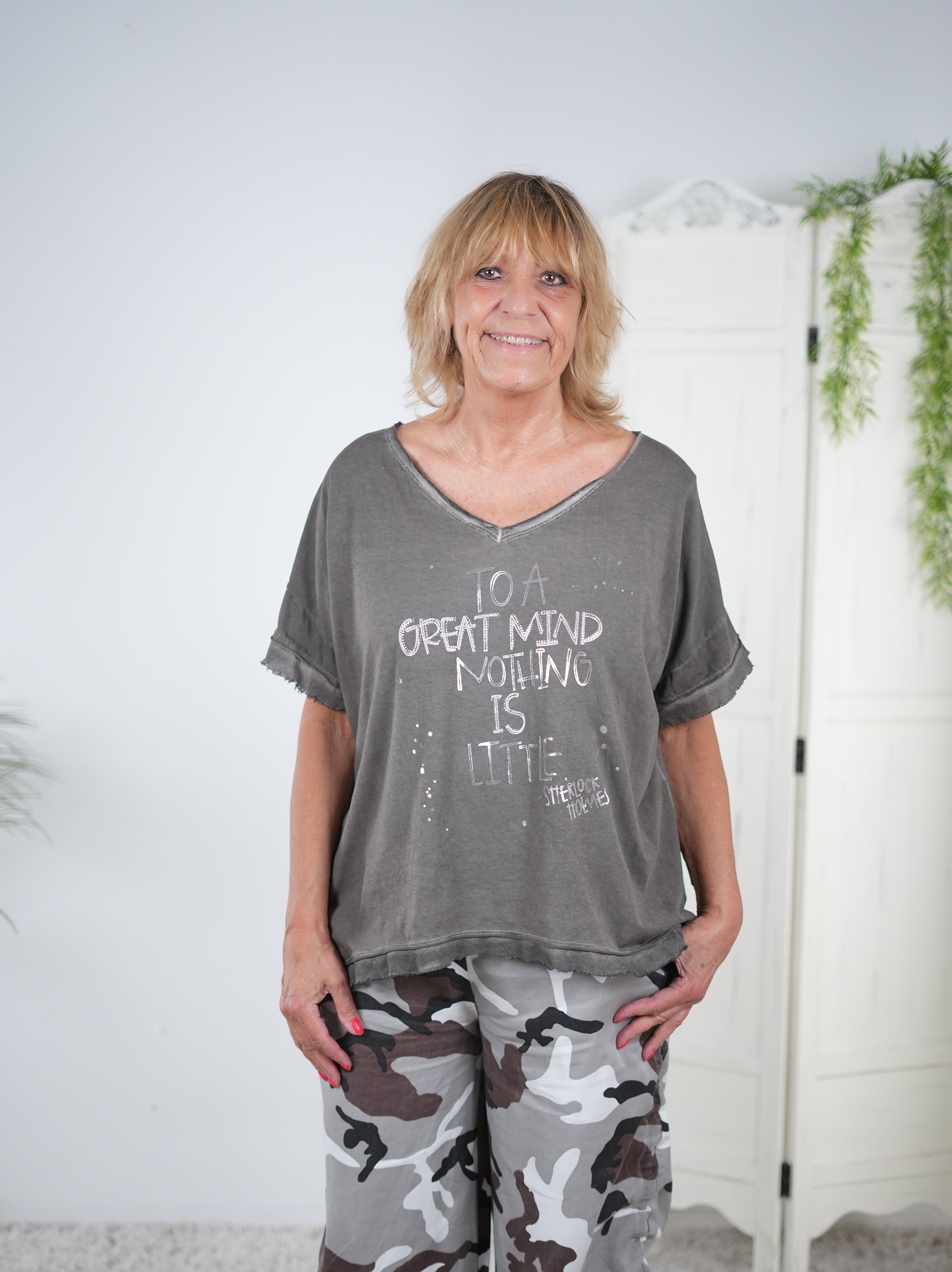 Oversize Shirt im Vokuhila Schnitt mit Schriftzug Schoko