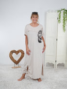 oversized Kleid mit großem Skull Print Beige