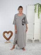 oversized Kleid mit großem Skull Print Taupe