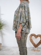 Poncho Shirt im Camouflage Look mit Rundhalsausschnitt