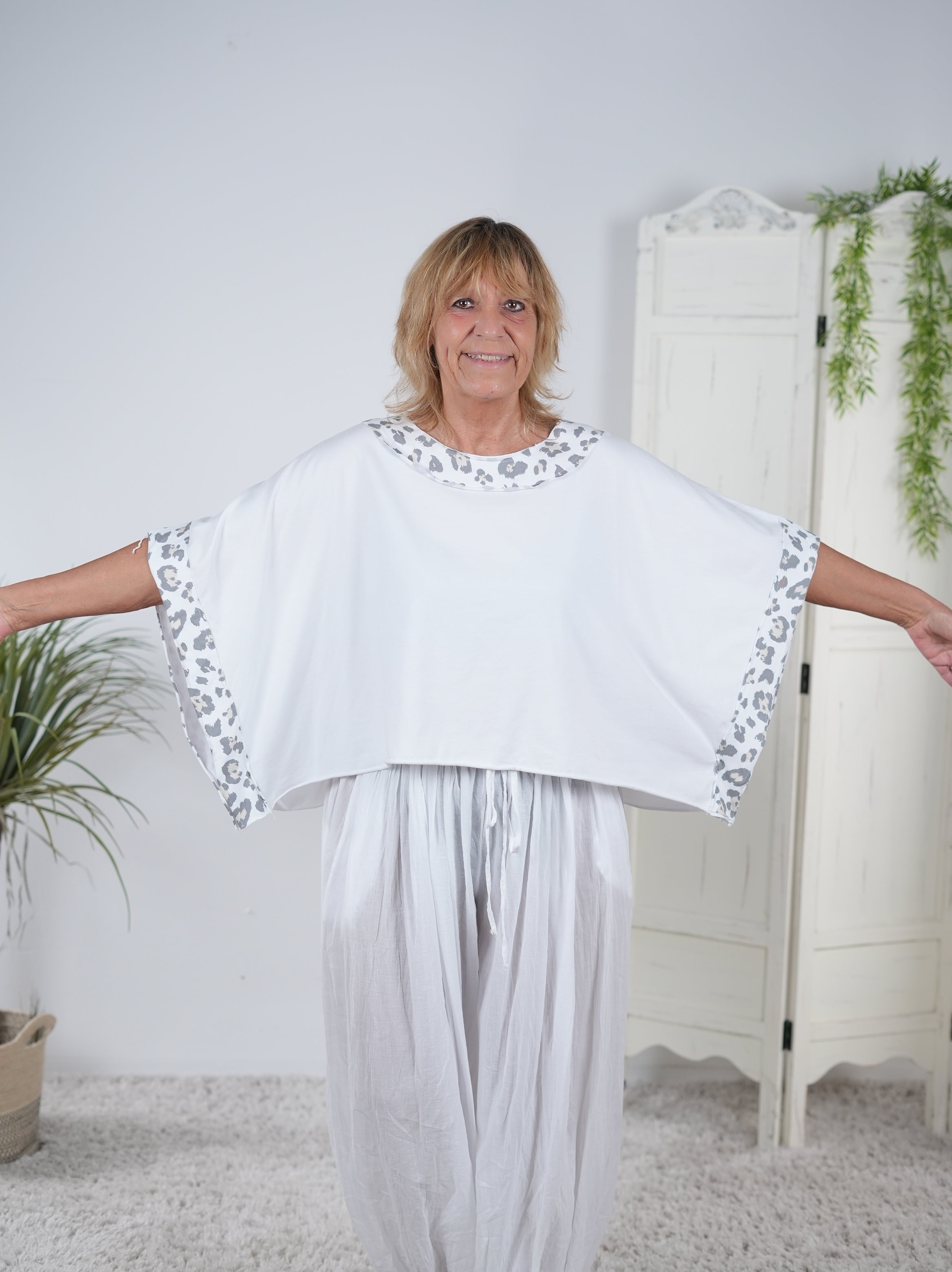 Poncho Shirt mit Leo Akzenten