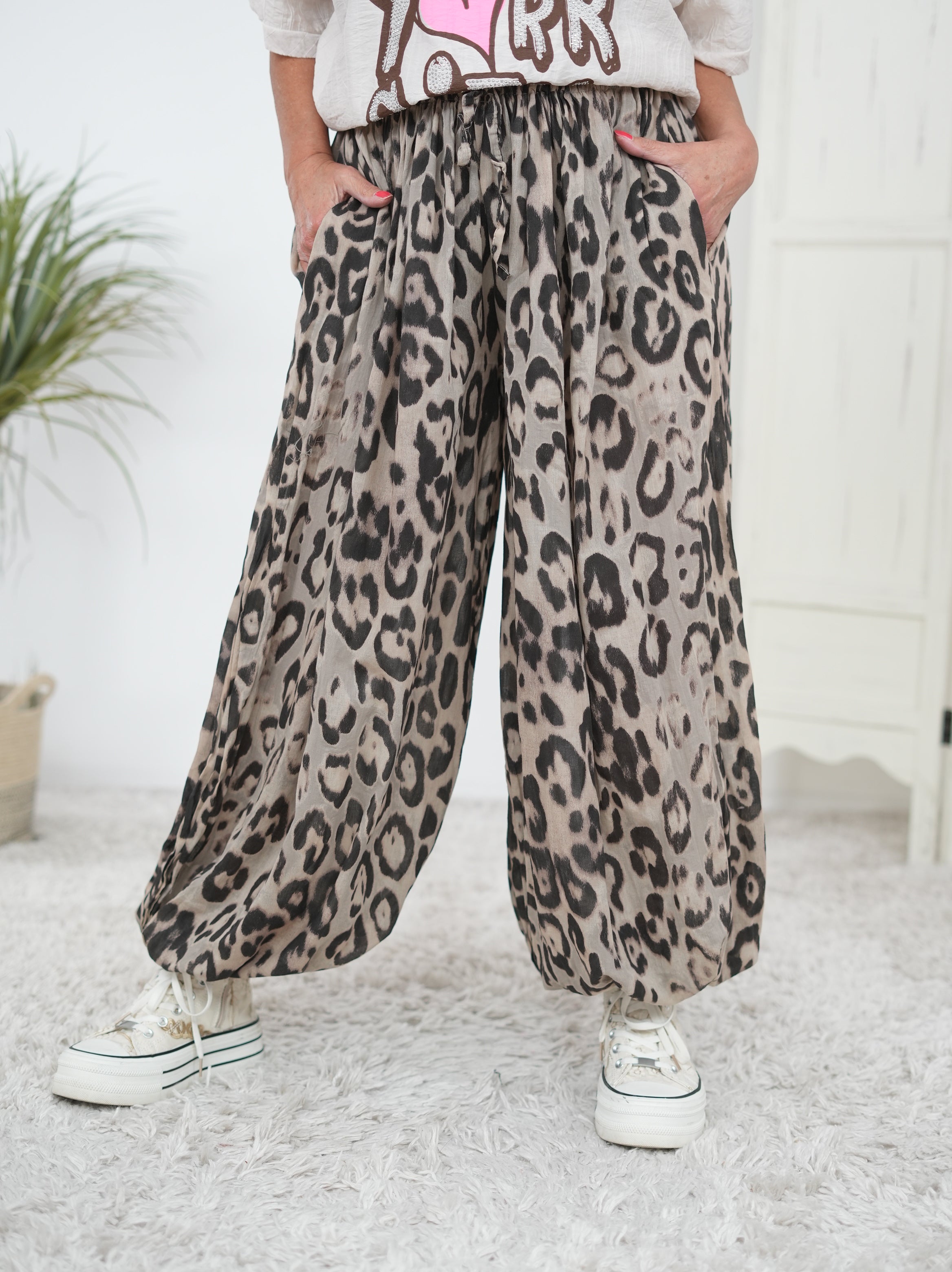 Pumphose im Leo Look Taupe