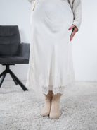 Satin Rock mit Spitze verziert One Size (ca Gr. 38 "oversize"-42) Creme