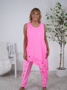 Schräg geschnittenes Top mit Ösen Neon Pink