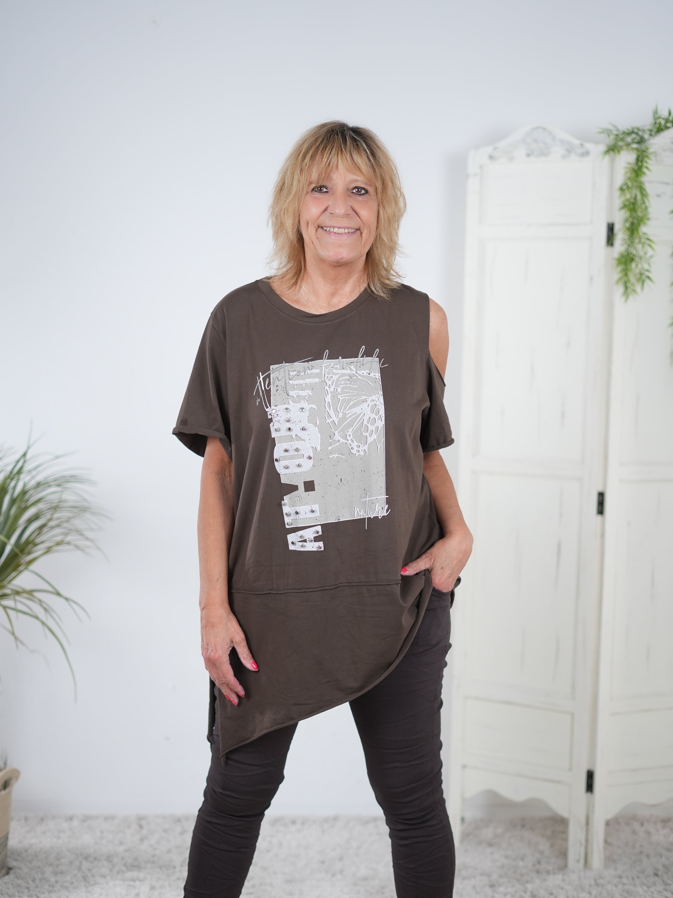 Shirt mit Cut Outs und Rundhalsausschnitt Schoko
