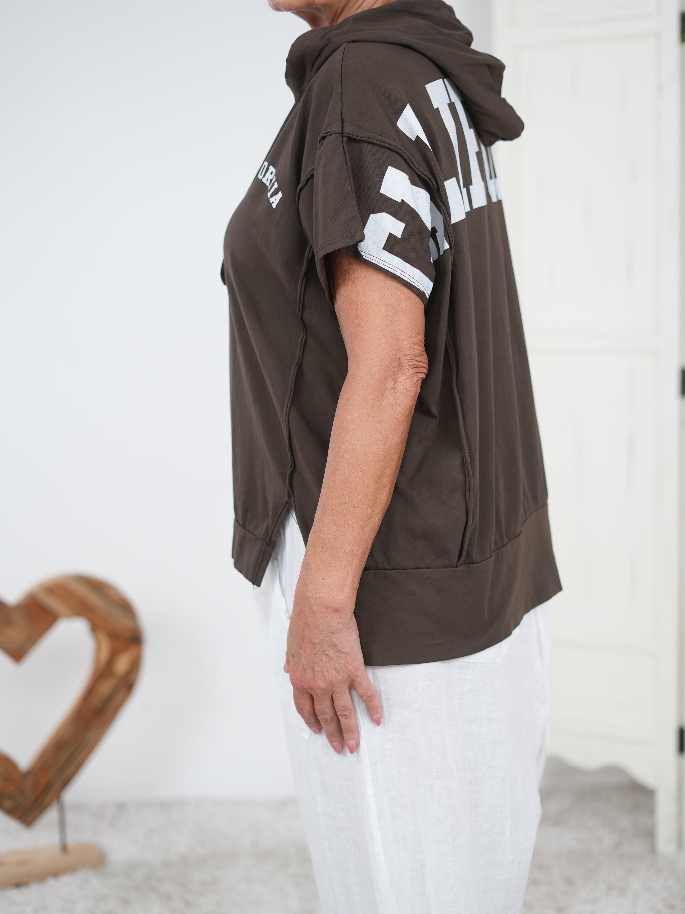 Shirt mit großem Schriftzug und Kapuze