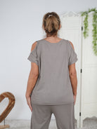 Shirt mit Motiv aus Strasssteinen und Cut Outs