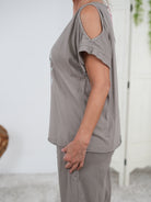 Shirt mit Motiv aus Strasssteinen und Cut Outs