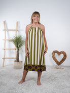 Sommerkleid mit Spaghetti Trägern im Streifen Design Olive