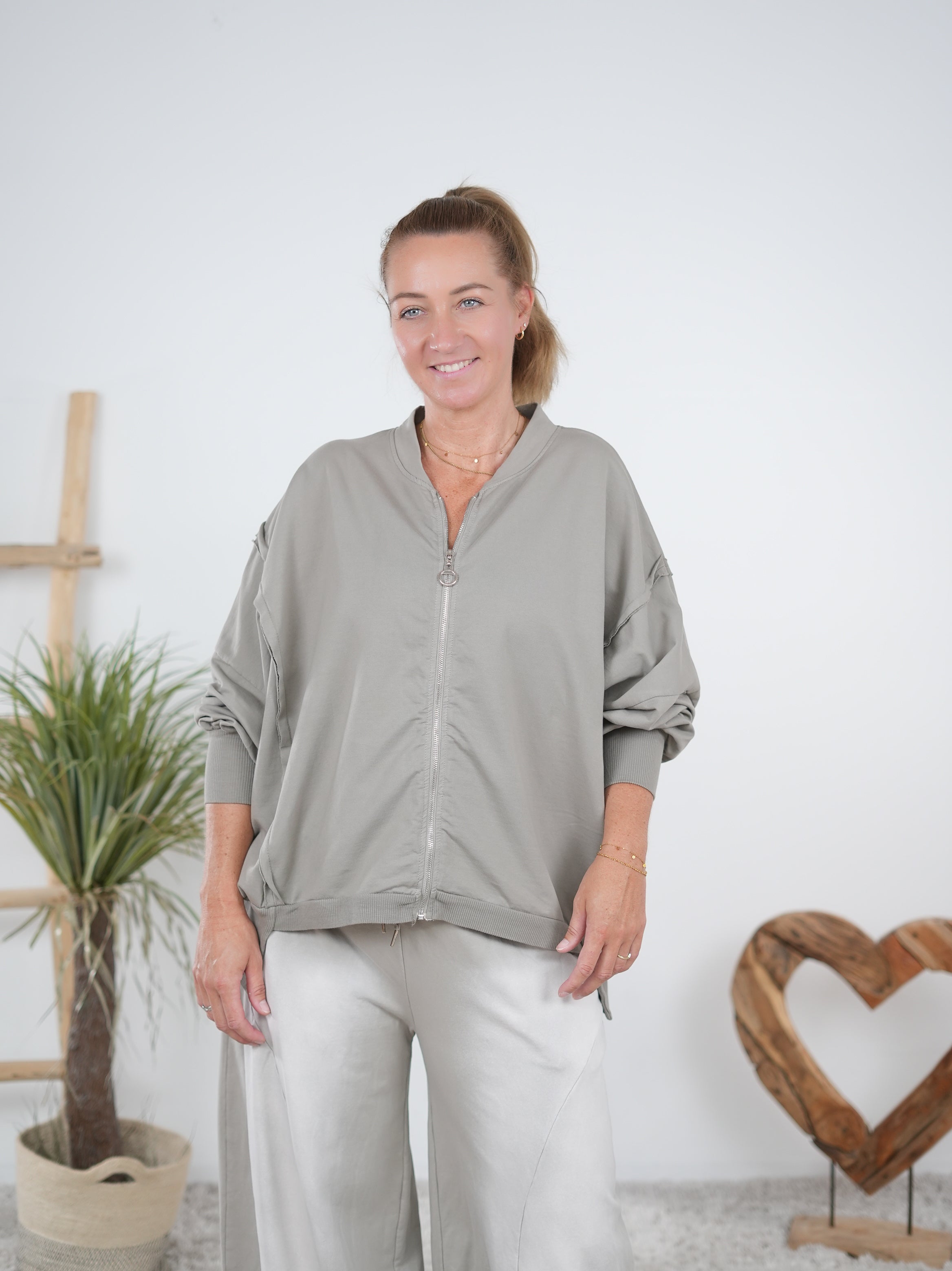 Sportliche Sweat-Jacke mit Linksnähte