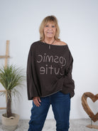 Sweaty-Poncho mit überschnittenem Arm und ausgefranstem Abschlüssen